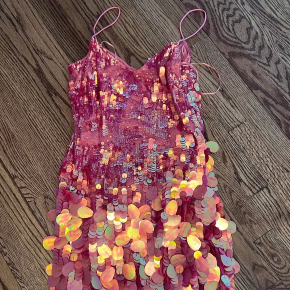 Theia Dresses & Skirts - Beautiful Sequin Dress
